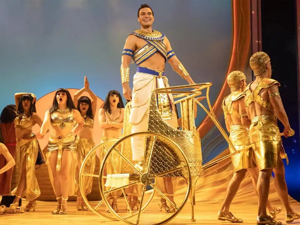 Lunch or Dinner Nile Cruise in Cairo – Buffet, Live Music & Egyptian Shows 3pyramids